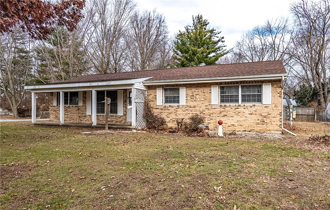 104 E Cedar St photo 1