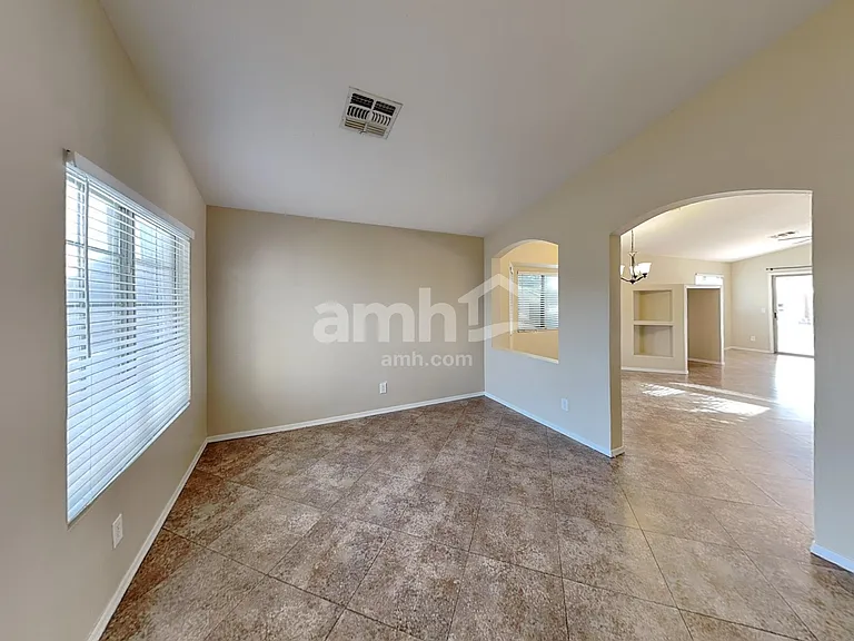 9029 W Avalon Dr — Photo 7