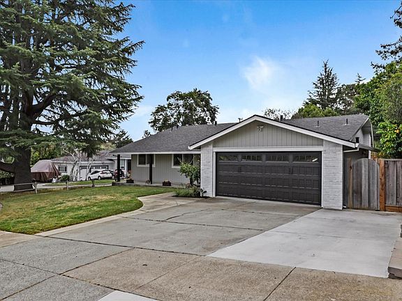 3rd image of 854 Claremont Ct