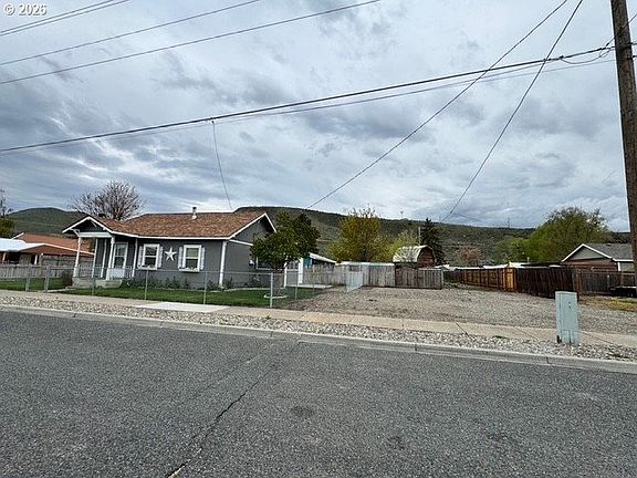 2nd image of 1009 Valley Ave