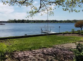 2876 Woodbine Dr, Waterford, MI