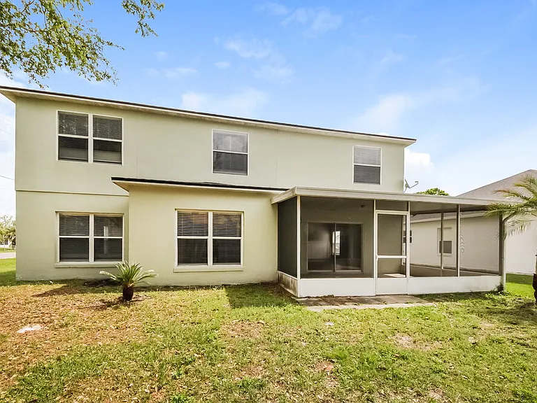 553 Brentford Ct — Photo 17