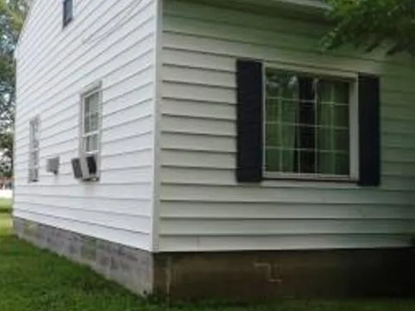 140 Edward St, Warren, OH 44483