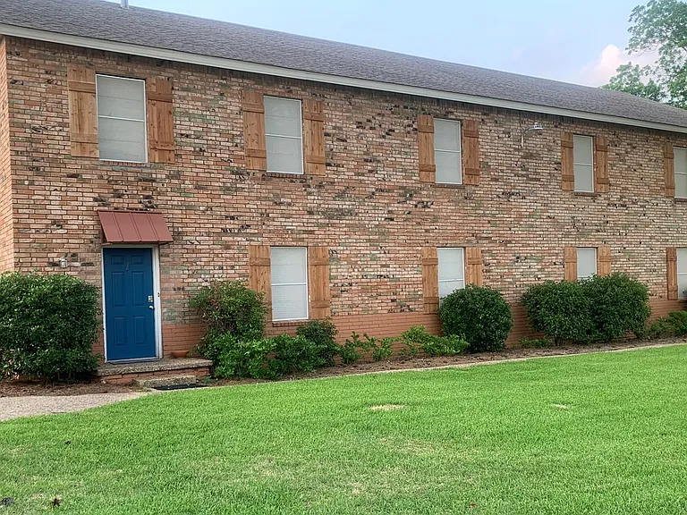 Quiet Community with easy access to IH-20.