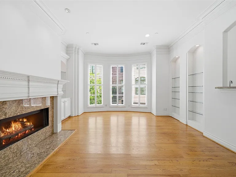 1329 Hyde Park Blvd — Photo 12