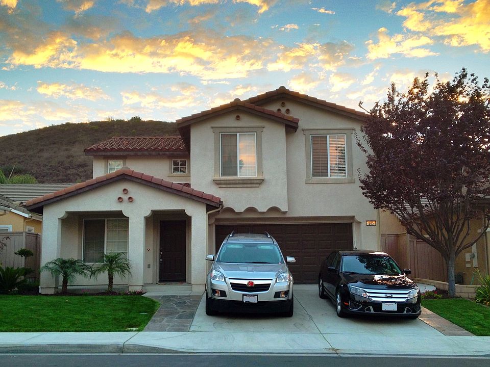 1st image of 205 Canyon Creek Way