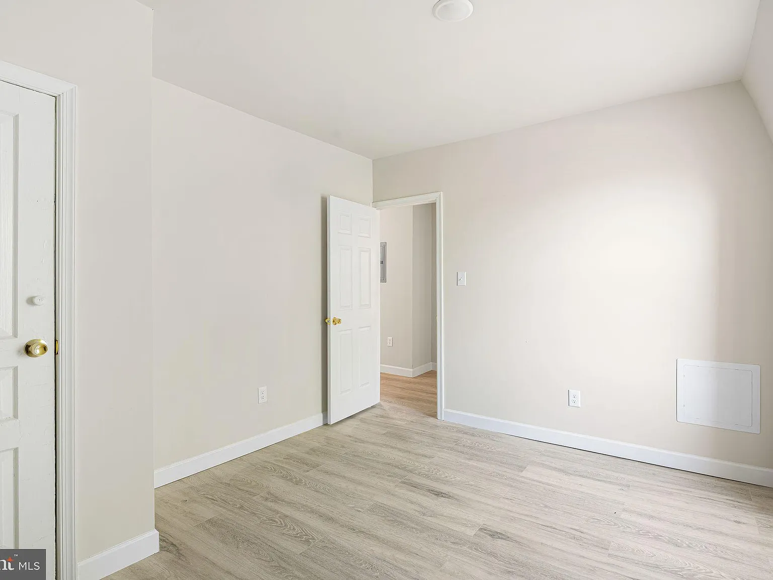 2 bed, 3004 sqft, $1,550 — Photo 4