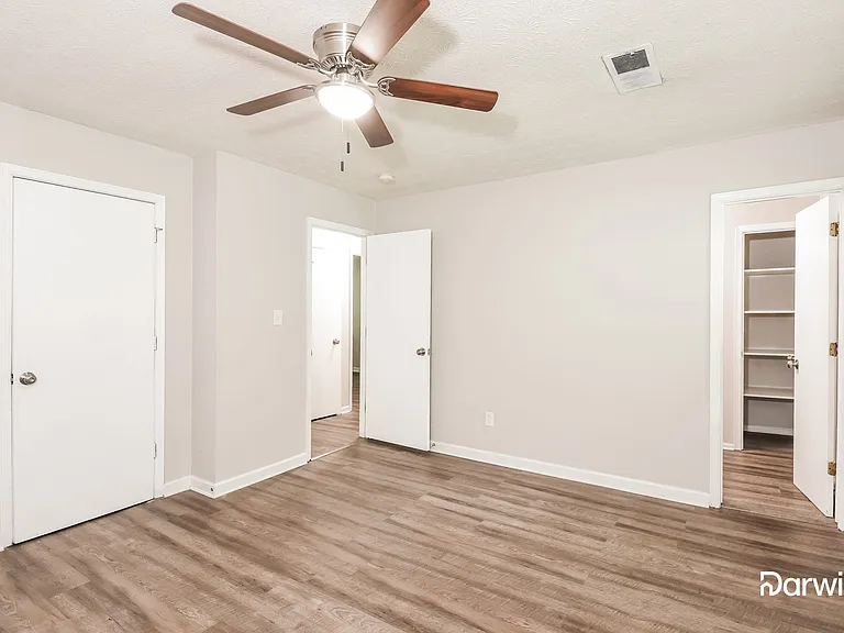 2571 Redfield Dr — Photo 12