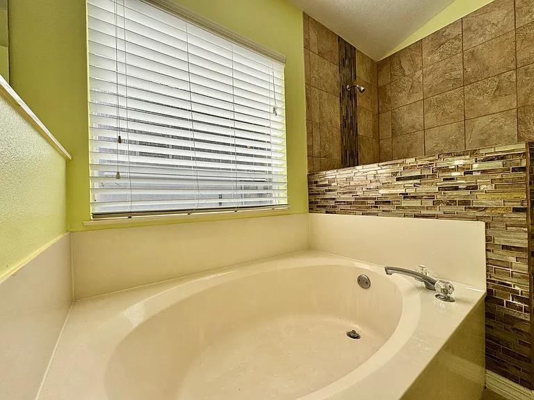 641 Samantha Ln — Photo 27