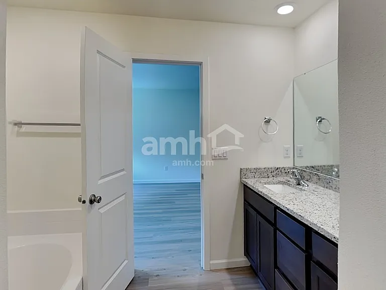 1315 W 15th Ave — Photo 16