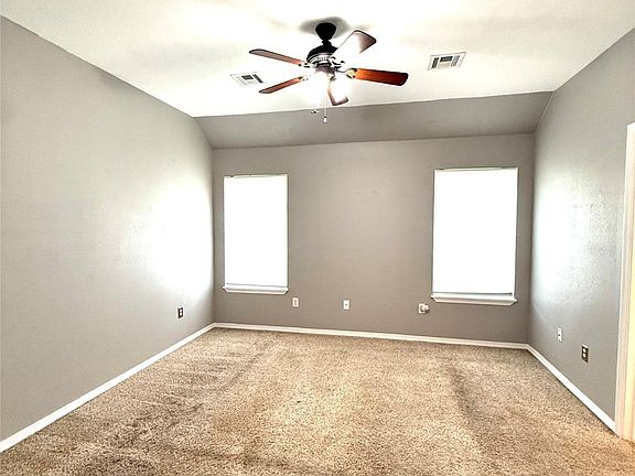5th image of 303 Meadowlark Ln