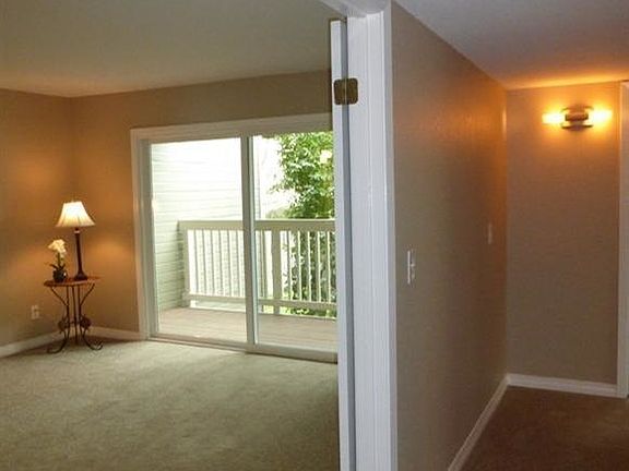 4th image of 127 Valley Oak Dr