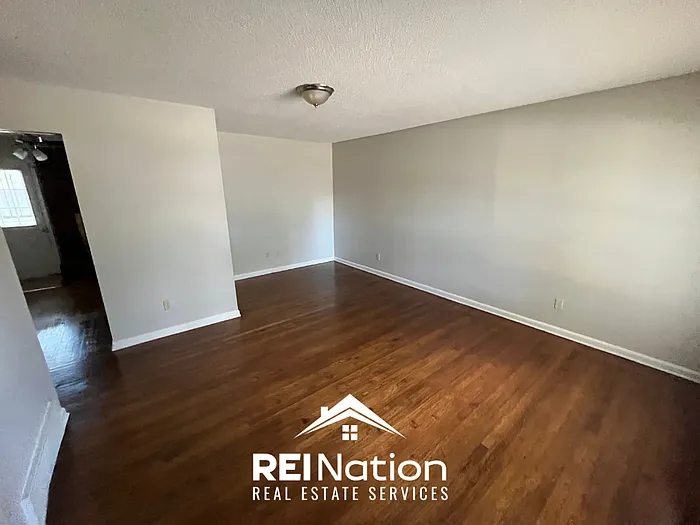 3 bed, 1.5 bath, 1194 sqft, $1,395 — Photo 3