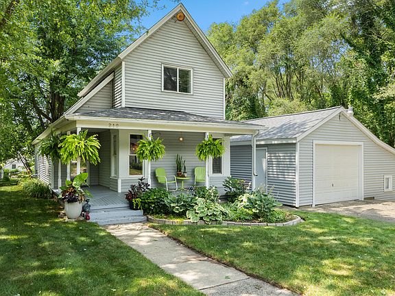 2nd image of 210 Keeler St