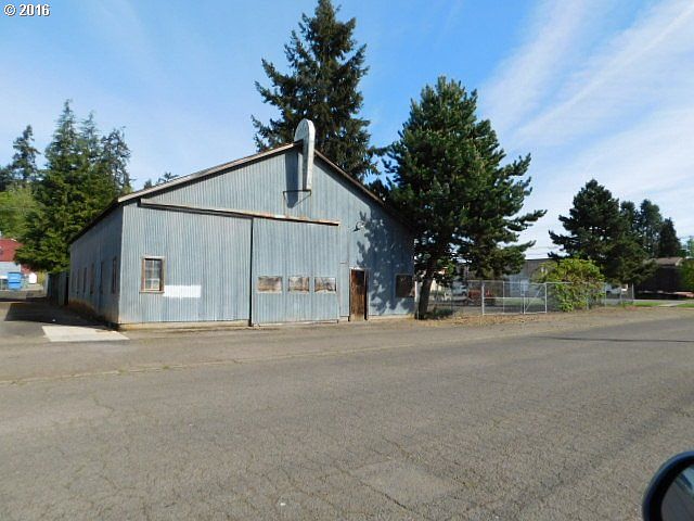 2nd image of 303 Alder St