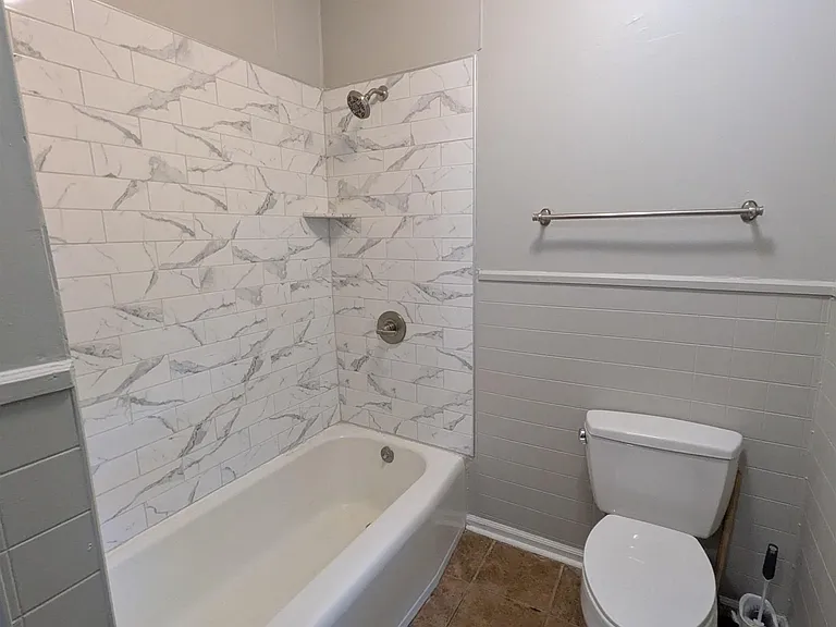 2404 Whitesburg Dr S — Photo 10