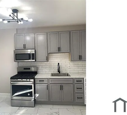 4 bed, 2200 sqft, $1,950 — Photo 2