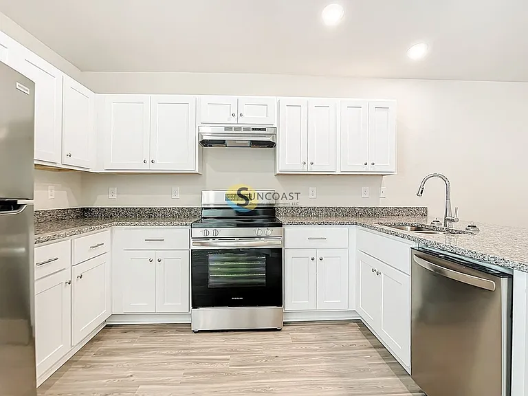 10474 Pendleton Ave — Photo 4