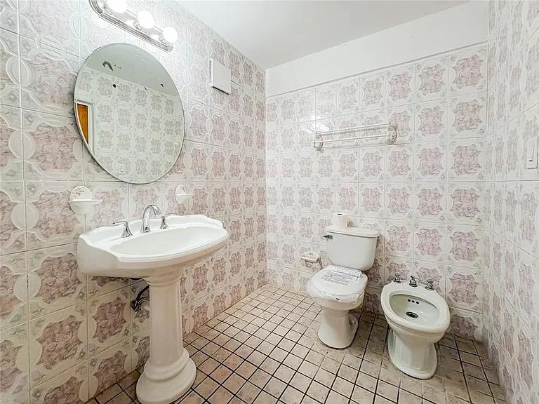 4 Laurel — Photo 9