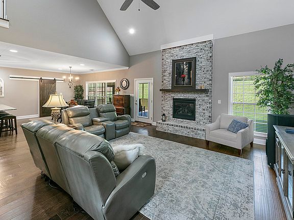 3rd image of 12029 Salt Creek Ln