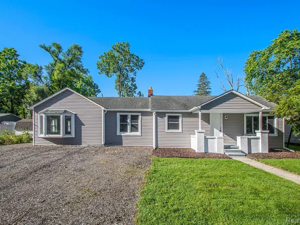 6212 Custer St, South Rockwood, MI 48179