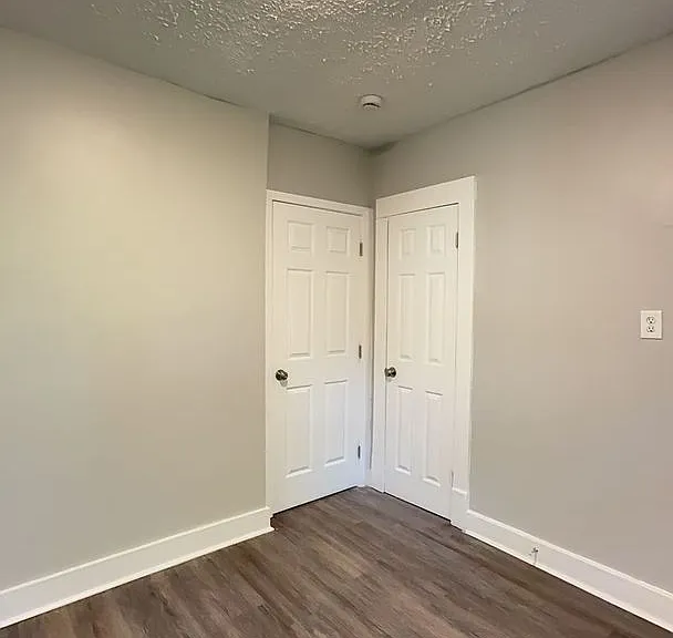 1724 W Ormsby Ave — Photo 5