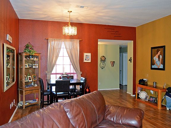 3rd image of 303 Kingfisher Ln