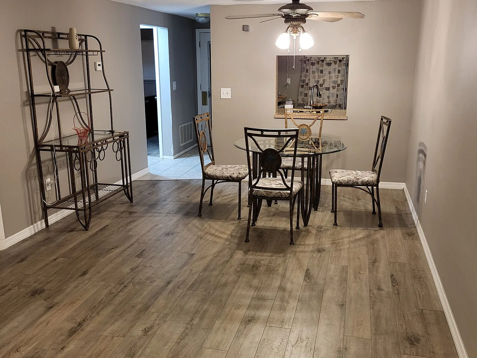 2 bed, 1050 sqft, $1,350 — Photo 4