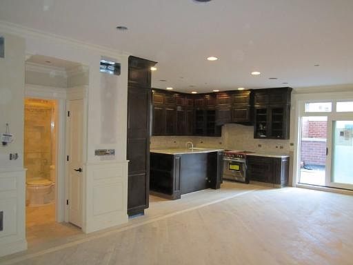 5th image of 1232 W Melrose Ave #1