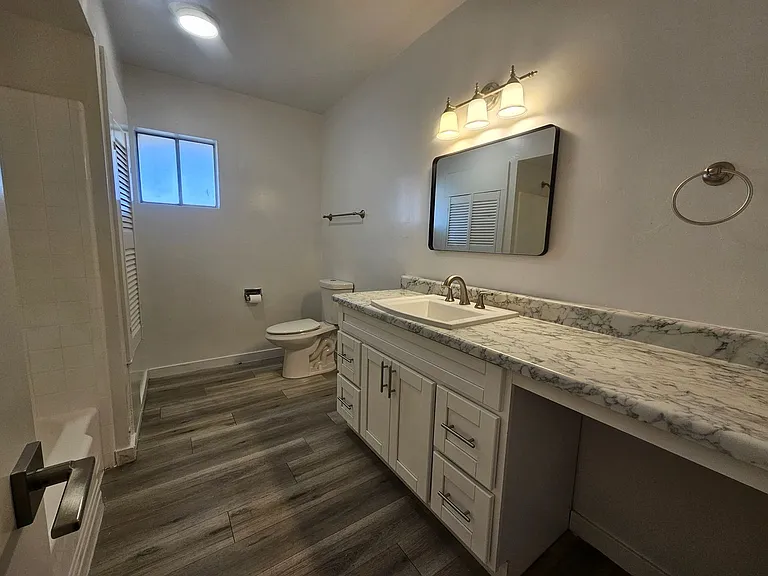 Town & Country Apartments — Photo 26