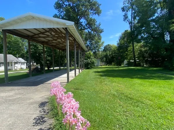 244 N Main St, Louisville, IL 62858