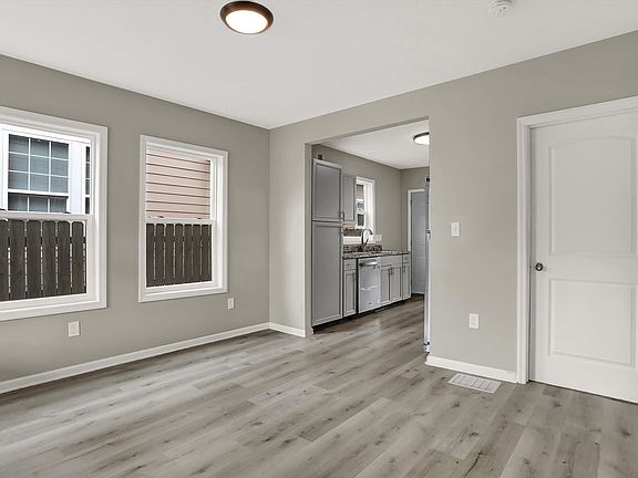 5th image of 715 N Bradley Ave