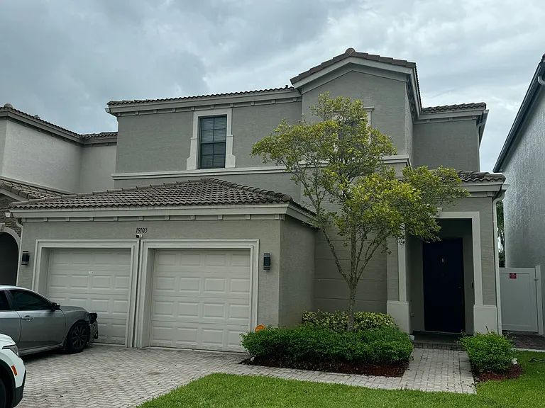19103 NE 8th Ct — Photo 1