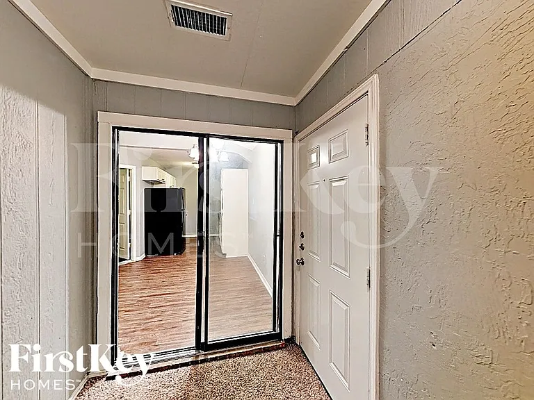 503 Benedict Ln — Photo 10