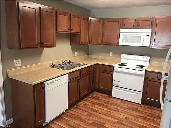 5th image of 625 11th Dr NW