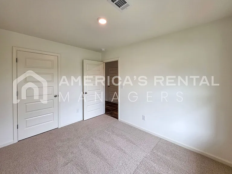 4325 Henry Rd — Photo 10