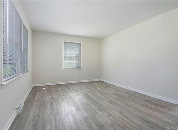 4th image of 4208 Heatherstone Dr