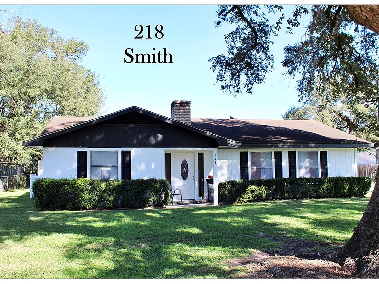 218 Smith St — Photo 1