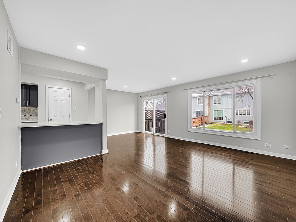 219 Pinewood Ln Bloomingdale IL Zillow