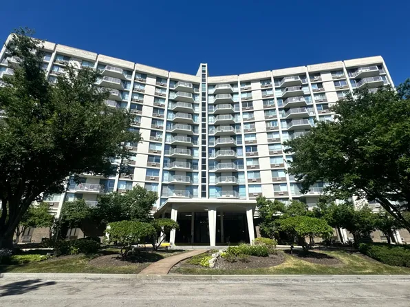 20 N Tower Rd APT 10M, Oak Brook, IL 60523