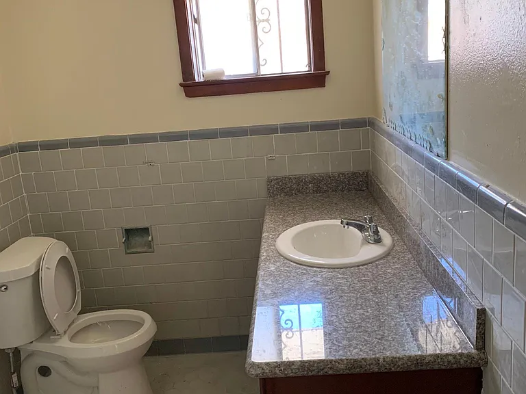 1136 Homestead Ave — Photo 4