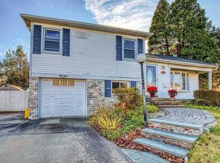 104 Colony Ln, Syosset, NY 11791