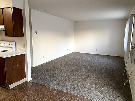4th image of 219 2nd Ave W #10