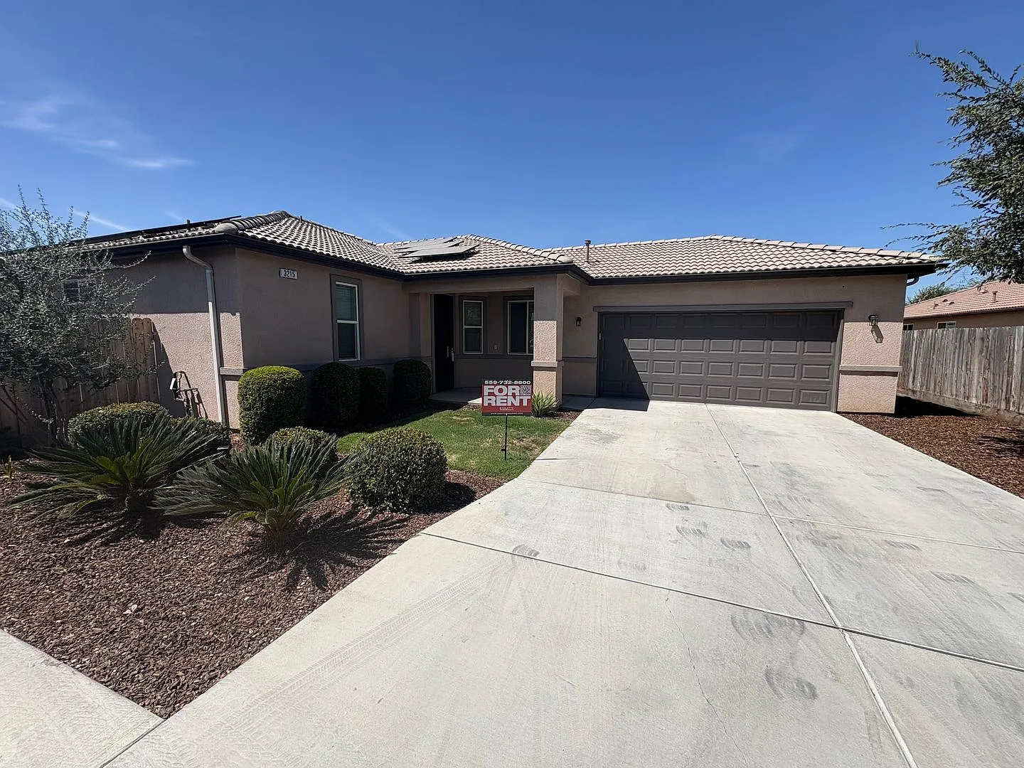 Beautiful home in a gated community Rent Ready! — Photo 1