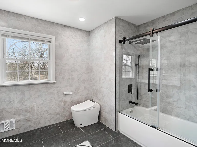 10 Monroe Ct — Photo 31