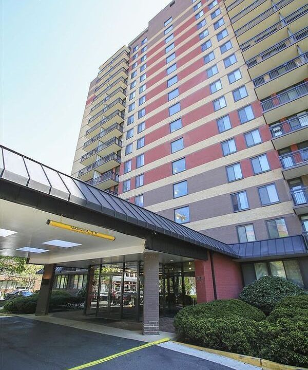 1st image of 801 N Pitt St APT 301