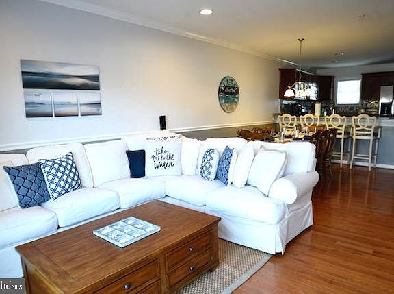 4th image of 617 Salt Spray Rd Unit B