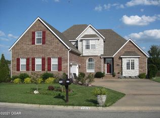 703 Springhill Dr, Carl Junction, MO 64834