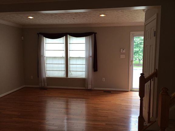4th image of 8741 Thornbrook Dr