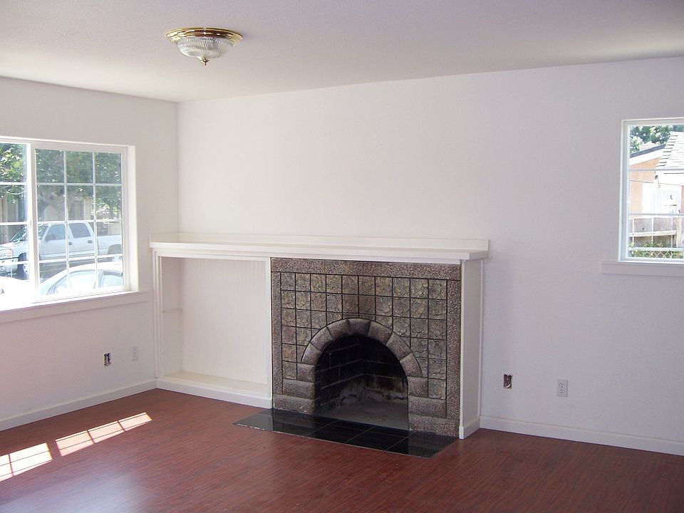 2nd image of 1653 E San Fernando St